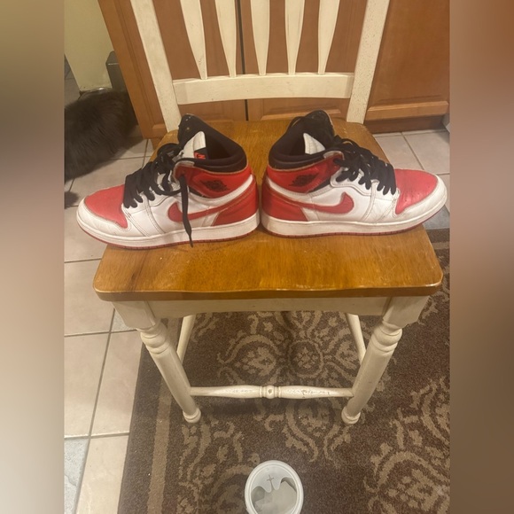 Nike Air Jordan One 6 1/2 Lots of life left. Teenager or adult! Hightop Sneakers - Picture 1 of 7